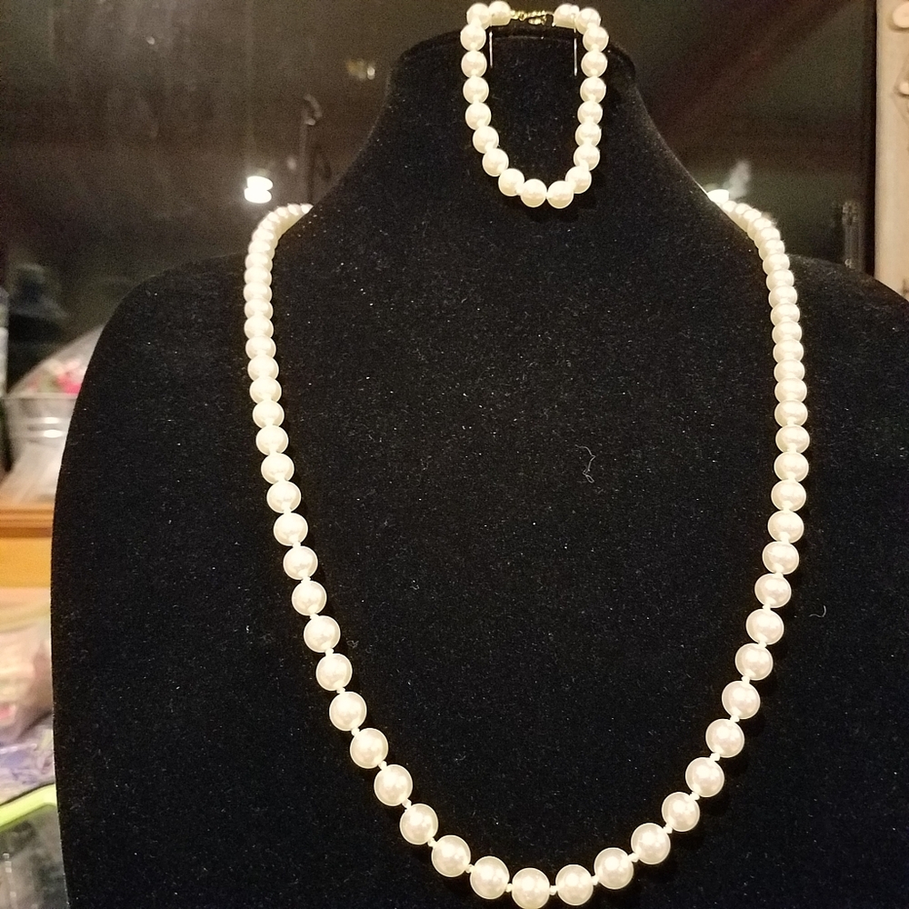 Simulated Pearl Necklace and Bracelet.